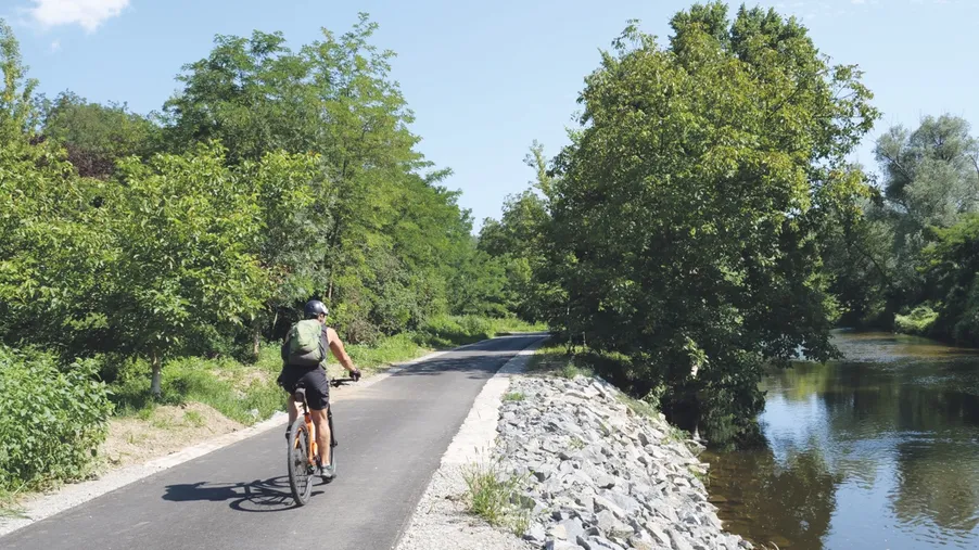 První část cyklostezky z Ivančic do Dolních Kounic začne brzy sloužit cyklistům i pěším turistům
